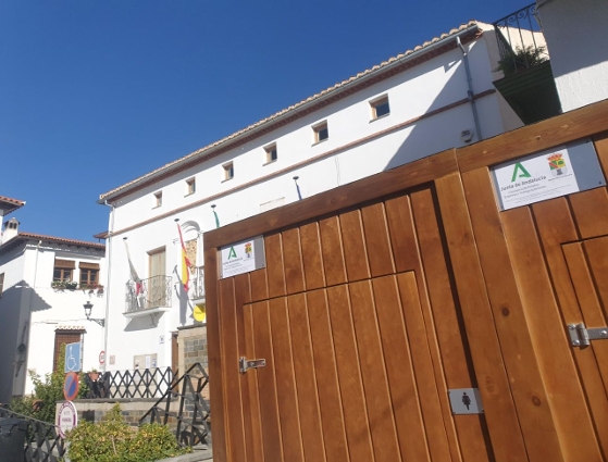 INSTALDOS LOS ASEOS PARA EL MERCADO AMBULANTE