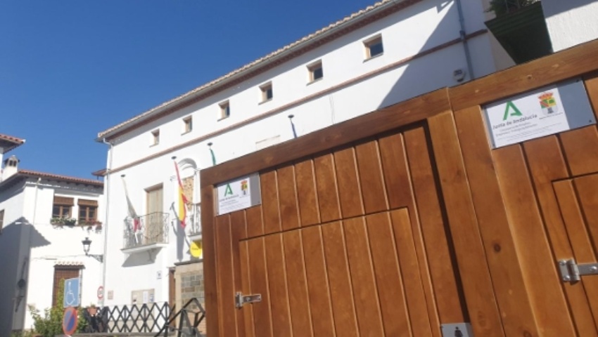 INSTALADOS LOS ASEOS PARA EL MERCADILLO INSTALADOS LOS ASEOS PARA EL MERCADILLO